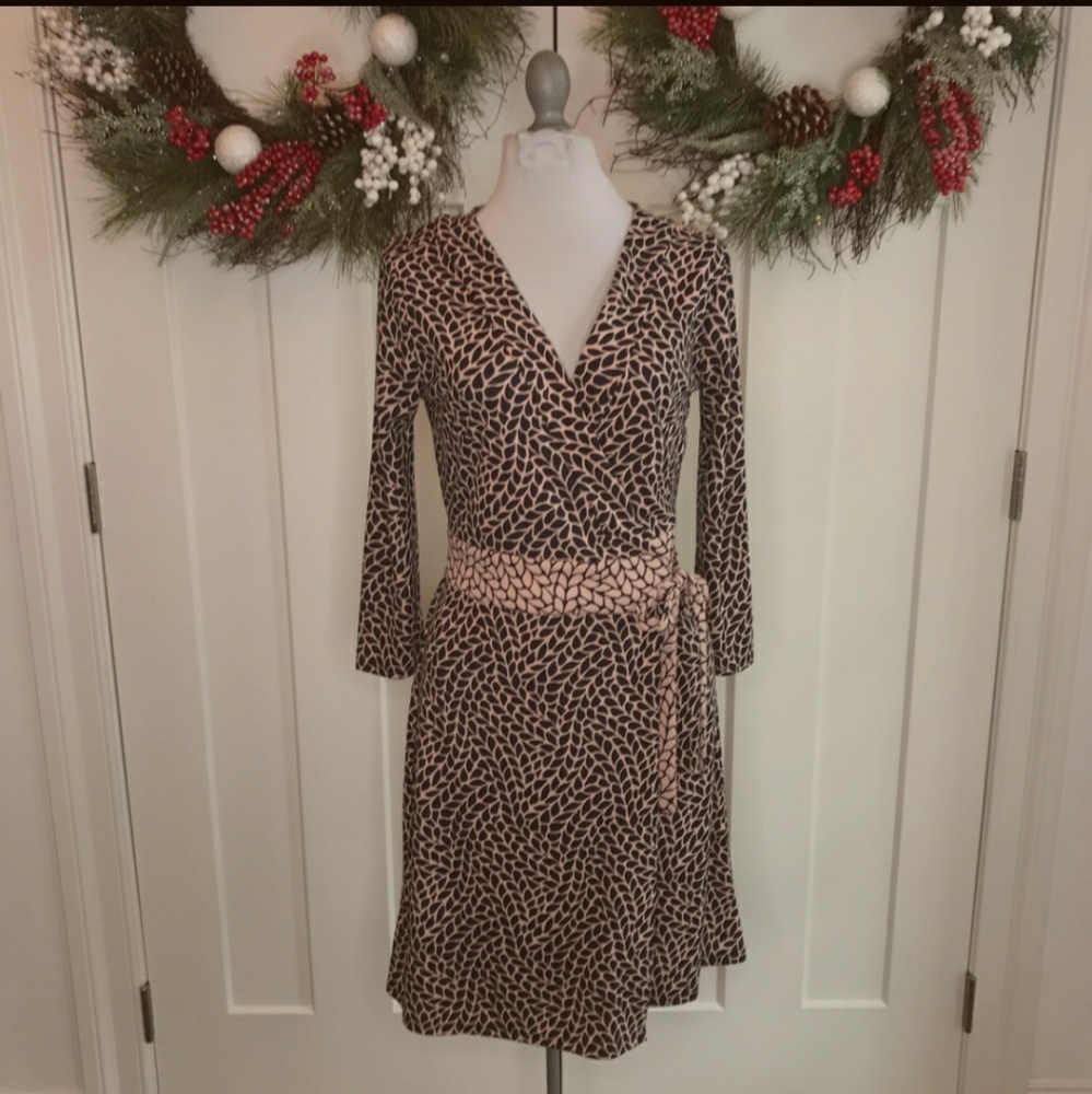 🛍 Like New Ann Taylor Wrap Dress